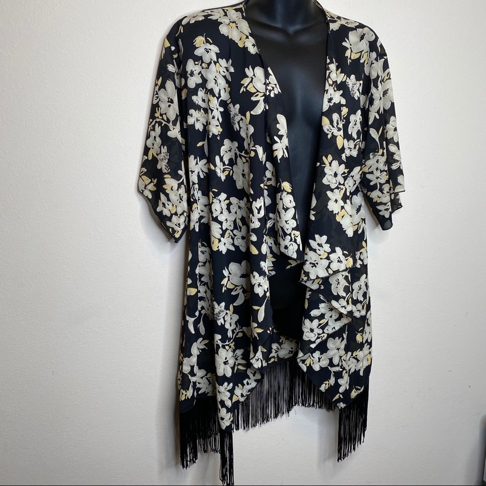 LuLaRoe Floral Monroe Kimono w Fringe Size Small